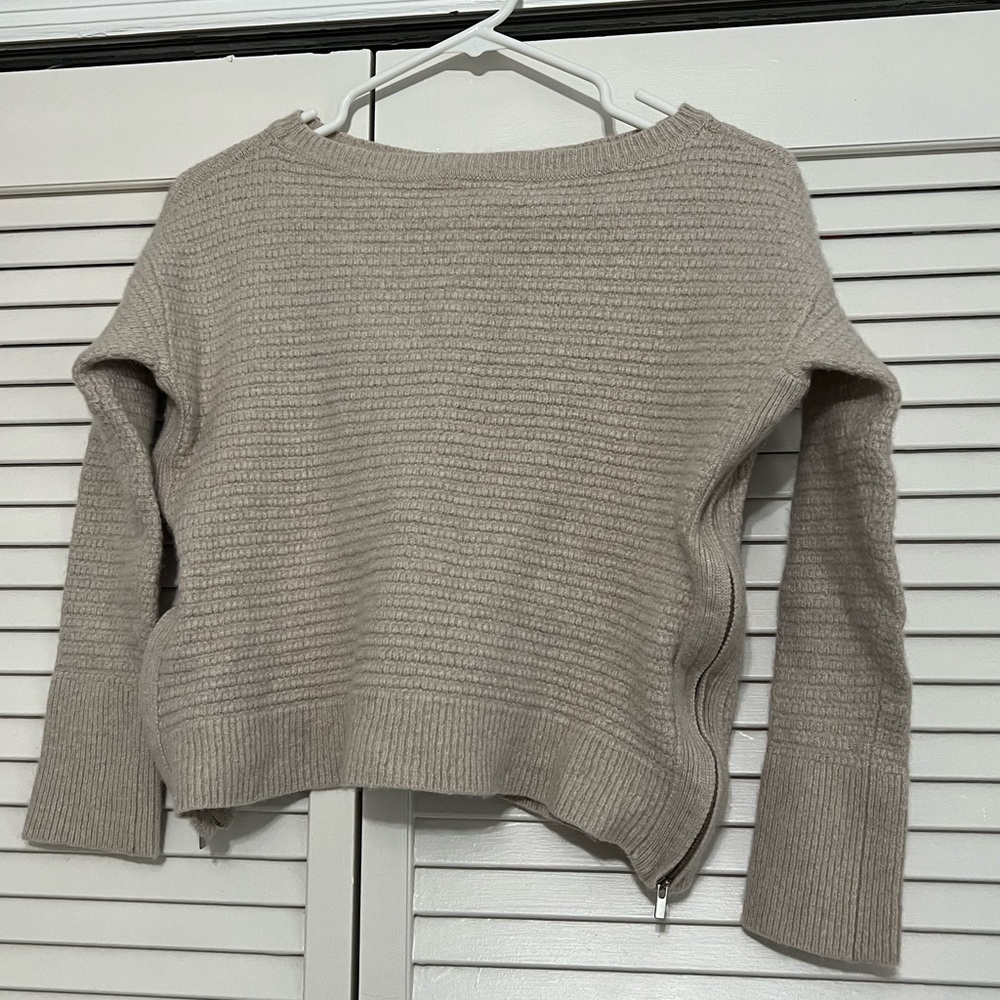 Banana Republic Beige Cropped Sweater